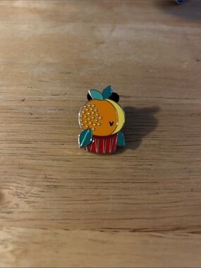 Orange Bird Cupcake Mystery Pin Disney